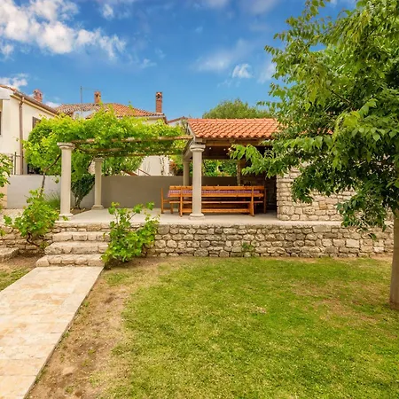 Studio 5666b شقة *